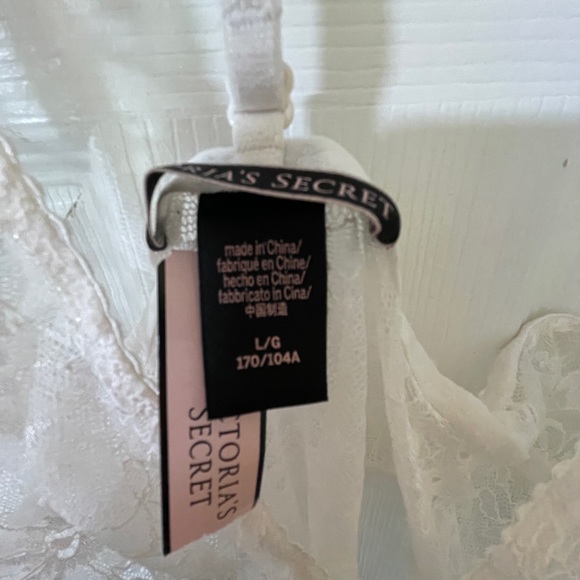 Victoria’s Secret lace teddy in cream. - Picture 2 of 3